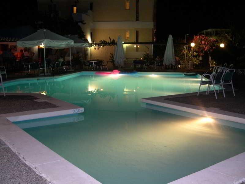 Paradise Hotel ซาโมส ภายนอก รูปภาพ